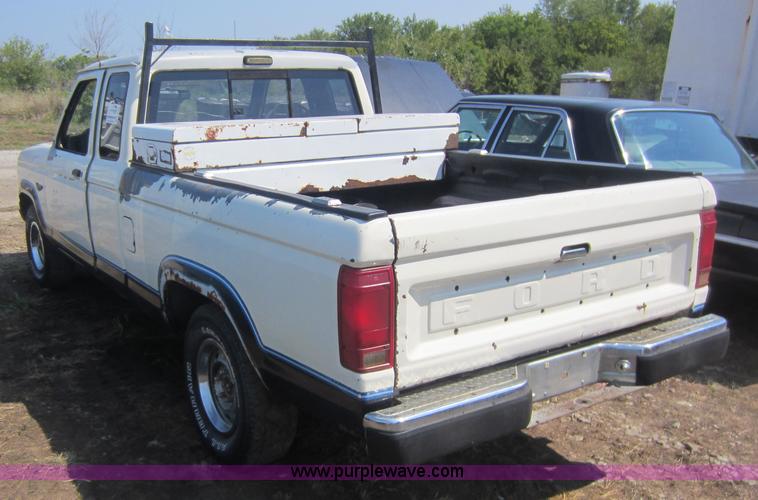 image for item D5636 1988 Ford Ranger XLT SuperCab pickup truck