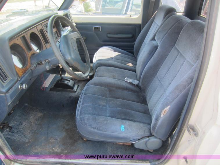 image for item D5636 1988 Ford Ranger XLT SuperCab pickup truck