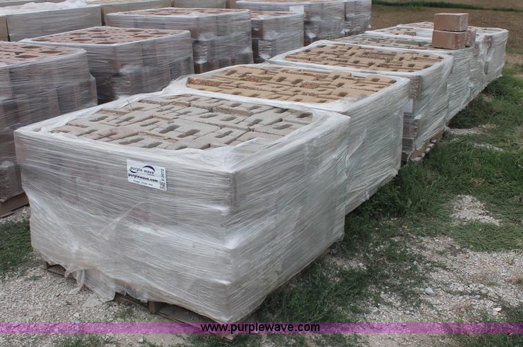 image for item E2072 (1076) pin-less retaining wall blocks