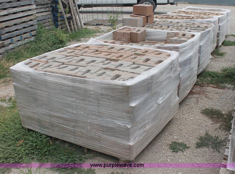 image for item E2072 (1076) pin-less retaining wall blocks