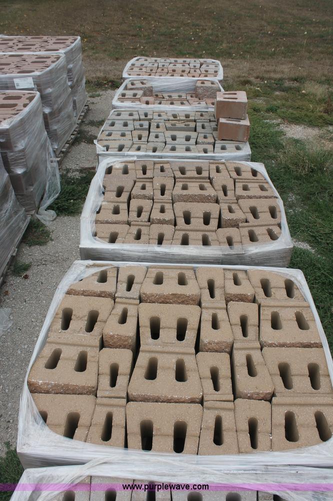 image for item E2072 (1076) pin-less retaining wall blocks