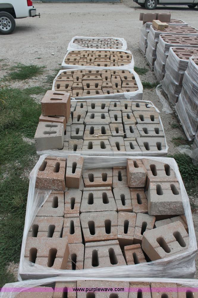 image for item E2072 (1076) pin-less retaining wall blocks