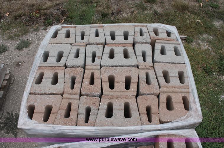 image for item E2072 (1076) pin-less retaining wall blocks