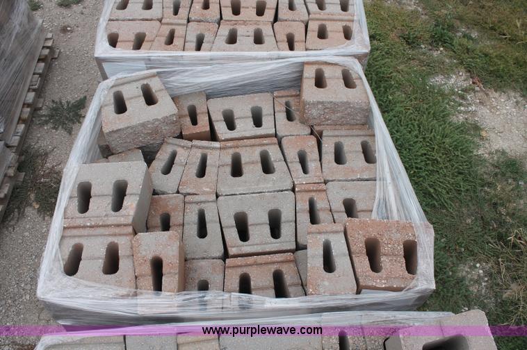 image for item E2072 (1076) pin-less retaining wall blocks