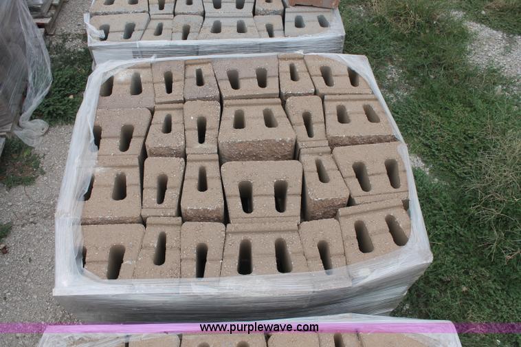 image for item E2072 (1076) pin-less retaining wall blocks