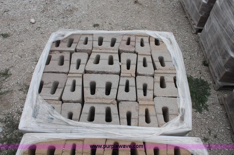 image for item E2072 (1076) pin-less retaining wall blocks