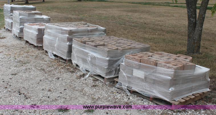 image for item E2072 (1076) pin-less retaining wall blocks