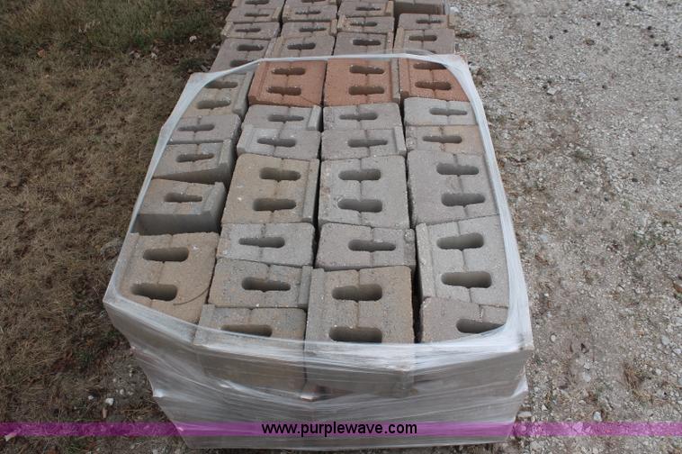 image for item E2072 (1076) pin-less retaining wall blocks