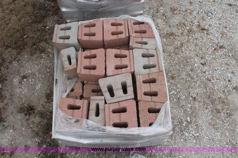 image for item E2072 (1076) pin-less retaining wall blocks