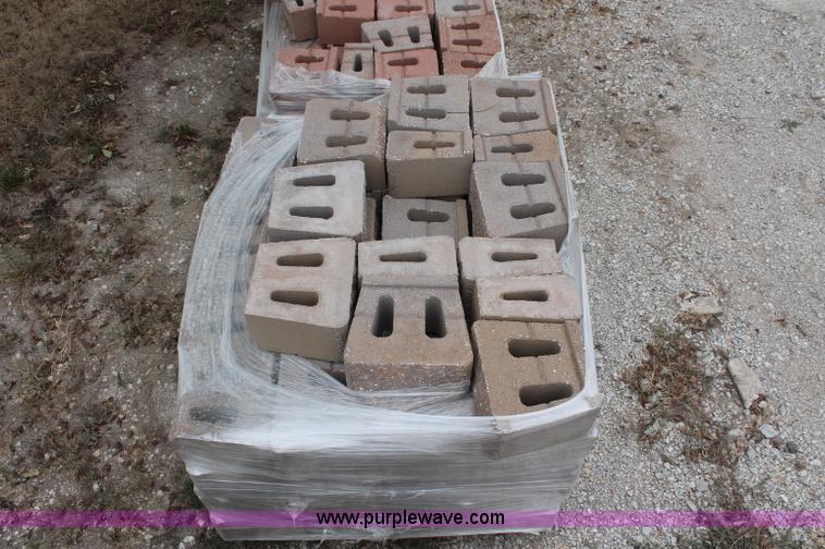 image for item E2072 (1076) pin-less retaining wall blocks