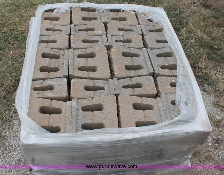 image for item E2072 (1076) pin-less retaining wall blocks