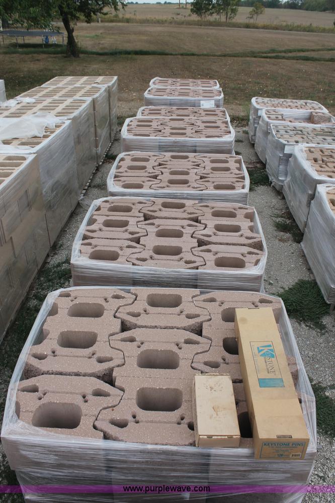 image for item E2073 (288) retaining wall blocks