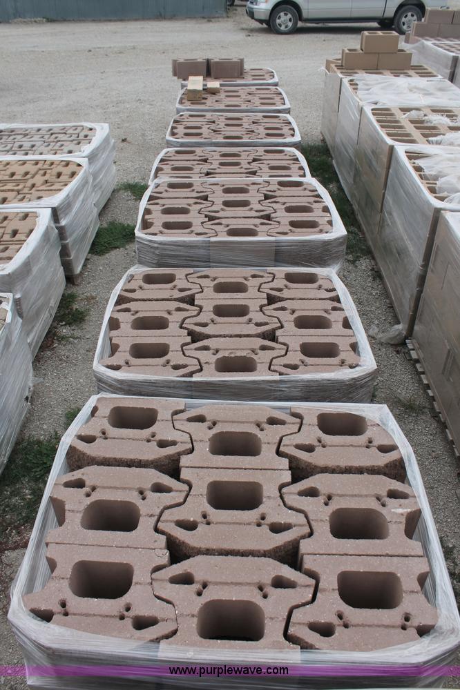 image for item E2073 (288) retaining wall blocks