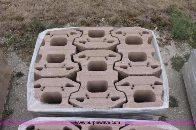 image for item E2073 (288) retaining wall blocks