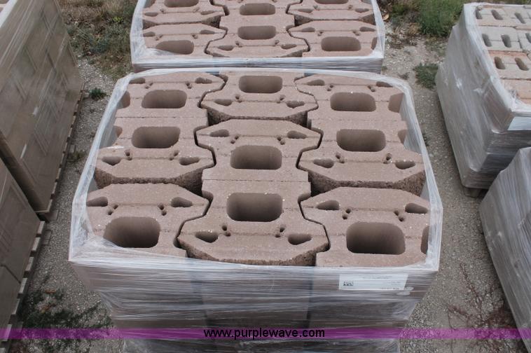image for item E2073 (288) retaining wall blocks