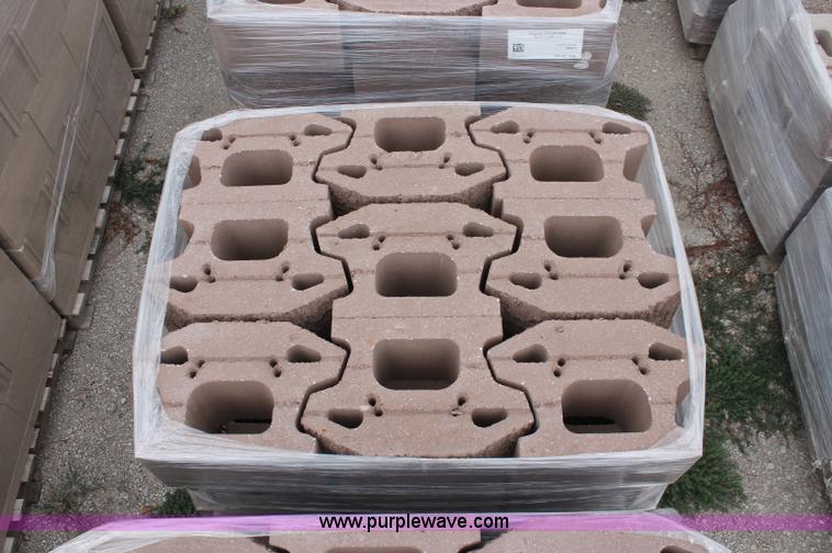 image for item E2073 (288) retaining wall blocks