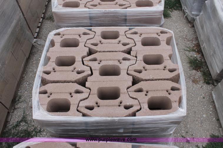 image for item E2073 (288) retaining wall blocks