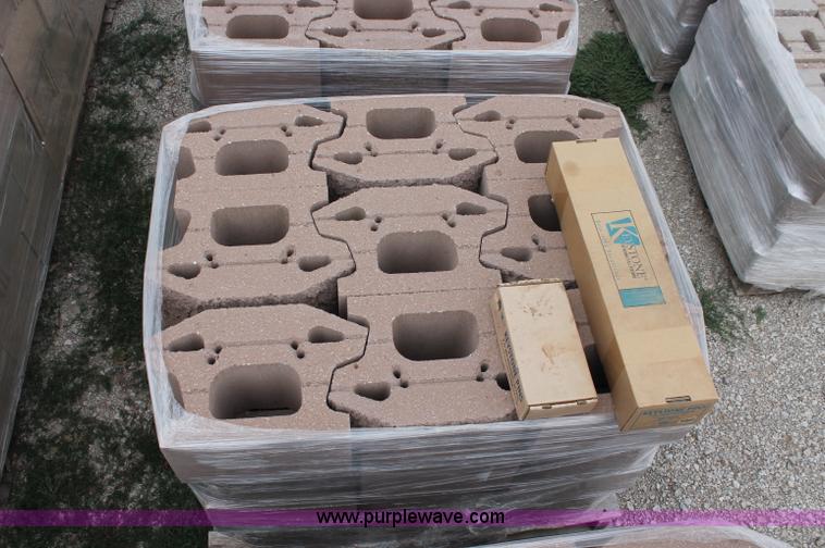 image for item E2073 (288) retaining wall blocks