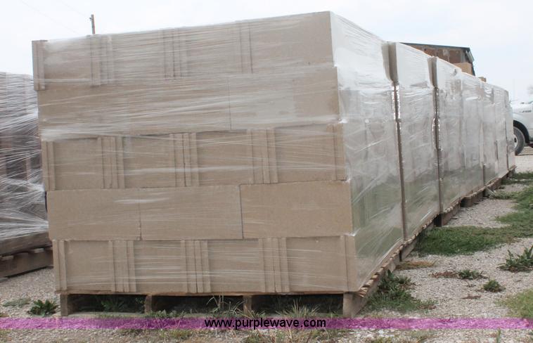 image for item E2074 (420) cinder blocks