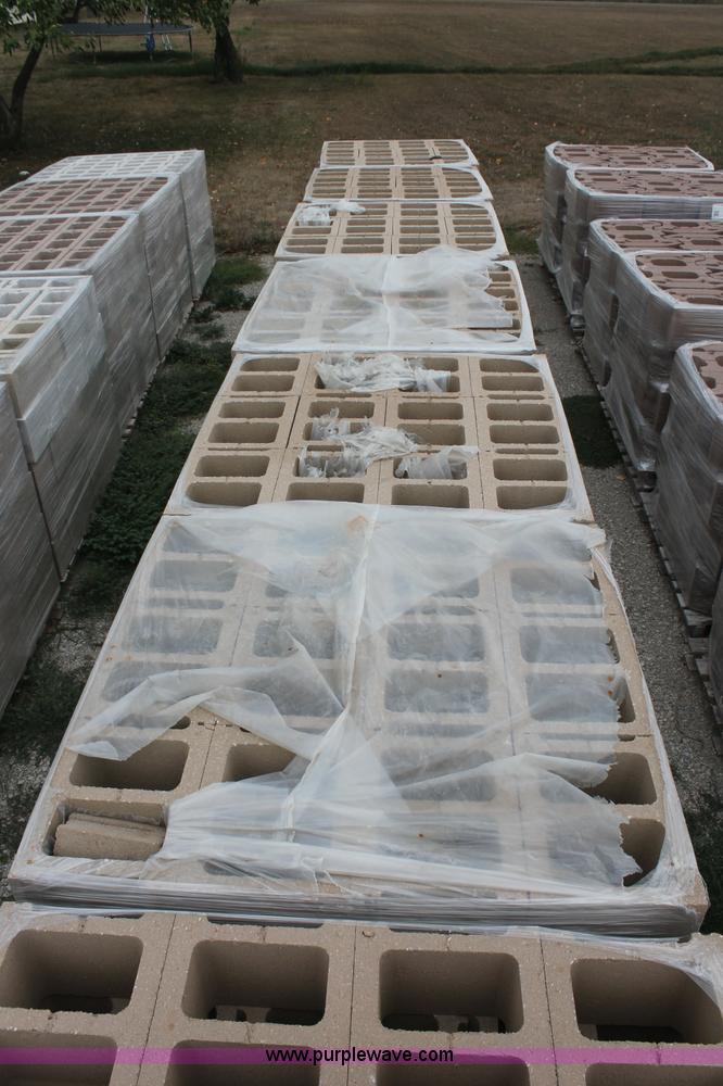 image for item E2074 (420) cinder blocks