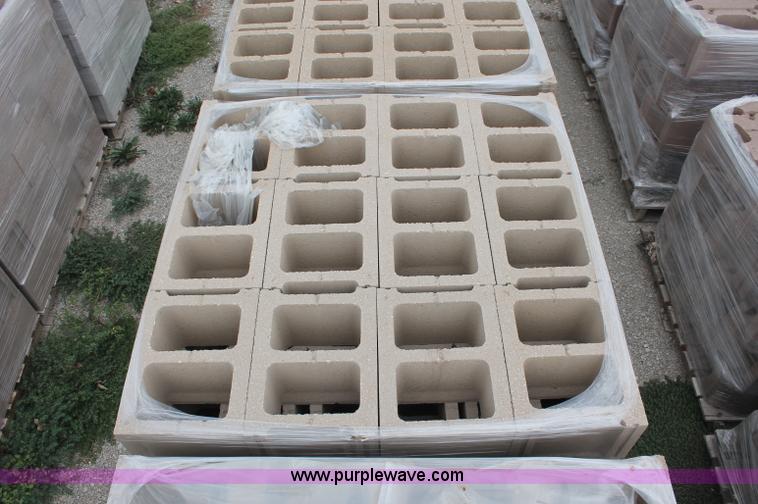 image for item E2074 (420) cinder blocks