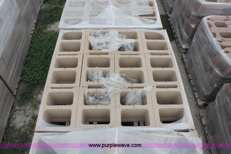 image for item E2074 (420) cinder blocks