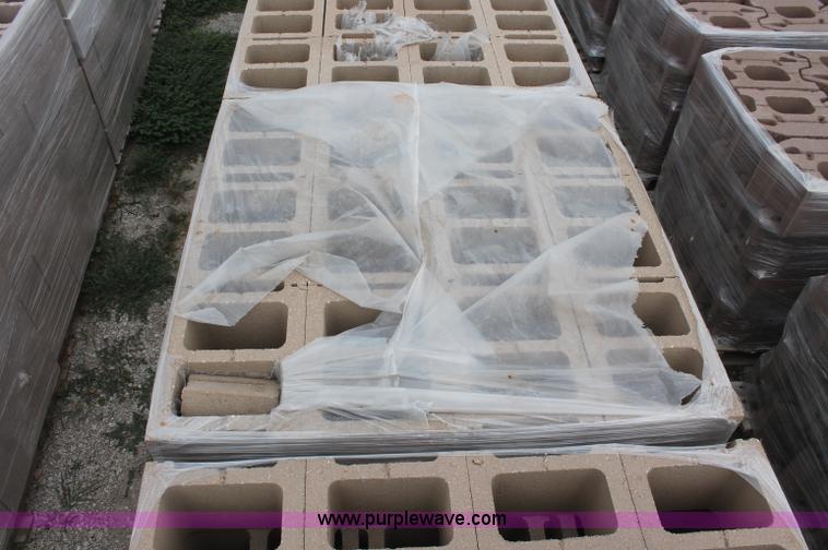 image for item E2074 (420) cinder blocks