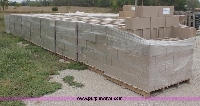 image for item E2075 (800) cinder blocks