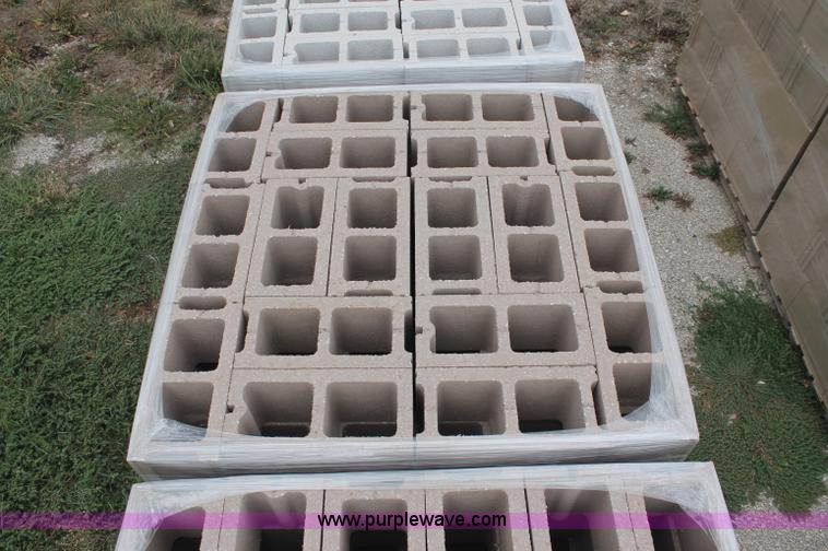 image for item E2075 (800) cinder blocks