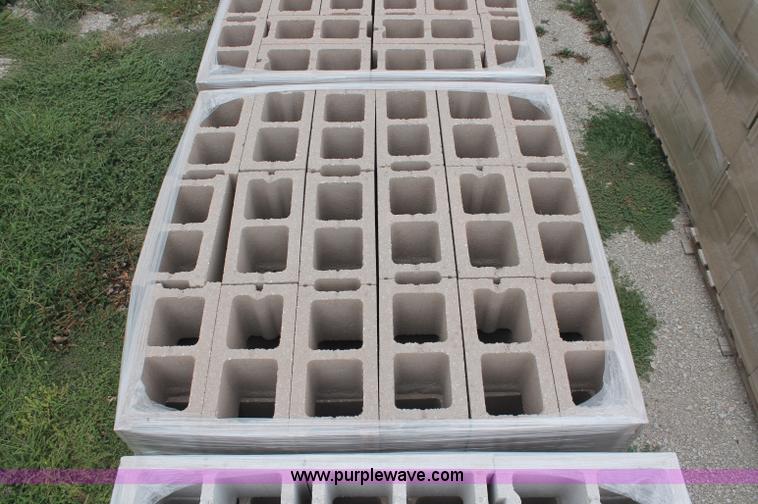image for item E2075 (800) cinder blocks