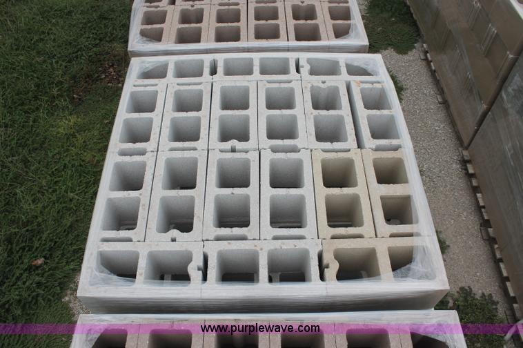 image for item E2075 (800) cinder blocks