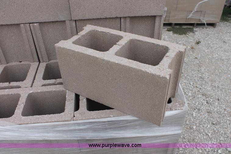 image for item E2075 (800) cinder blocks