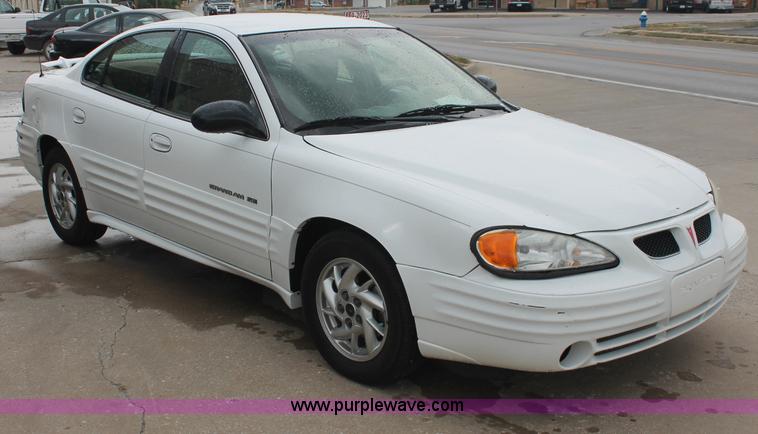 image for item E2077 2002 Pontiac Grand Am SE
