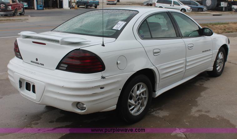 image for item E2077 2002 Pontiac Grand Am SE