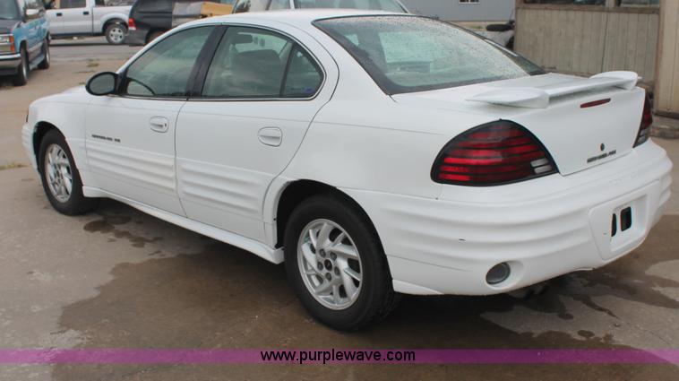image for item E2077 2002 Pontiac Grand Am SE