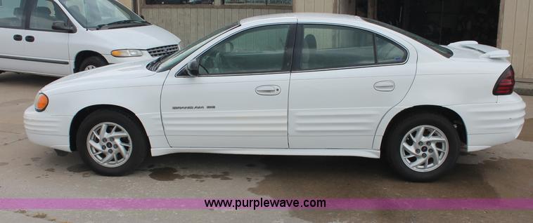 image for item E2077 2002 Pontiac Grand Am SE