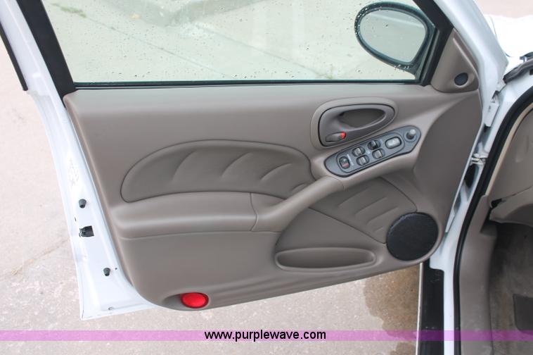 image for item E2077 2002 Pontiac Grand Am SE