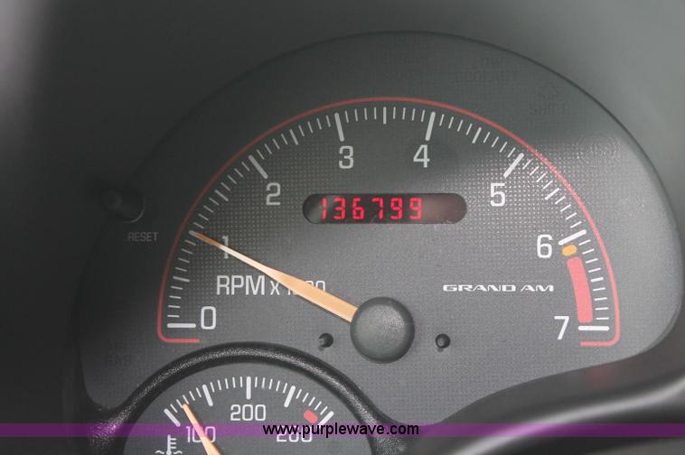 image for item E2077 2002 Pontiac Grand Am SE