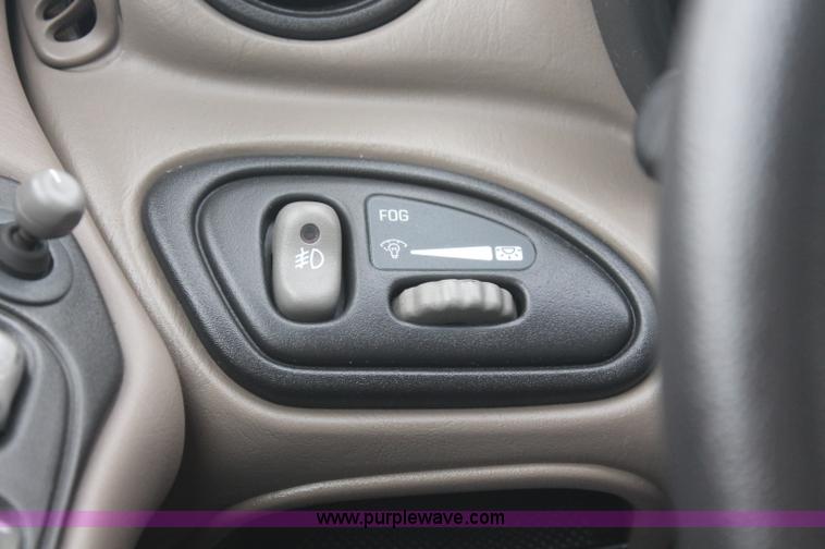 image for item E2077 2002 Pontiac Grand Am SE