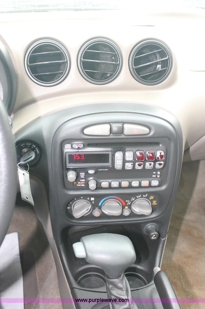 image for item E2077 2002 Pontiac Grand Am SE