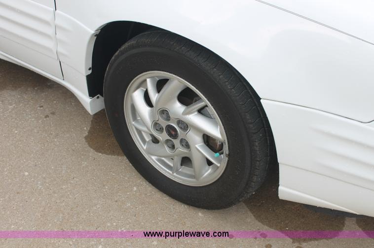 image for item E2077 2002 Pontiac Grand Am SE