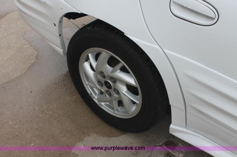 image for item E2077 2002 Pontiac Grand Am SE