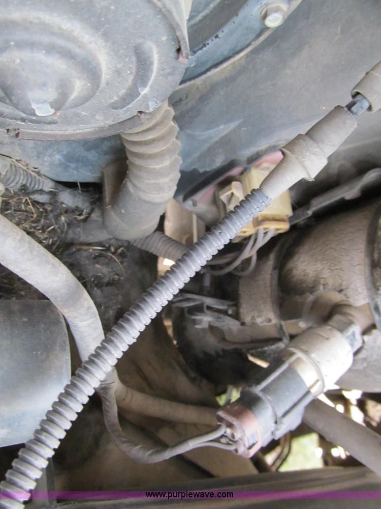 image for item F3009 1999 Ford F350 Super Duty pickup truck