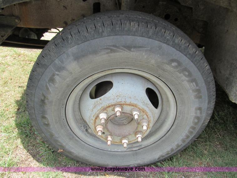 image for item F3009 1999 Ford F350 Super Duty pickup truck