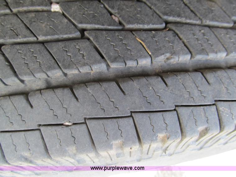 image for item F3009 1999 Ford F350 Super Duty pickup truck