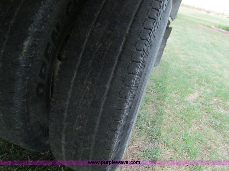 image for item F3009 1999 Ford F350 Super Duty pickup truck