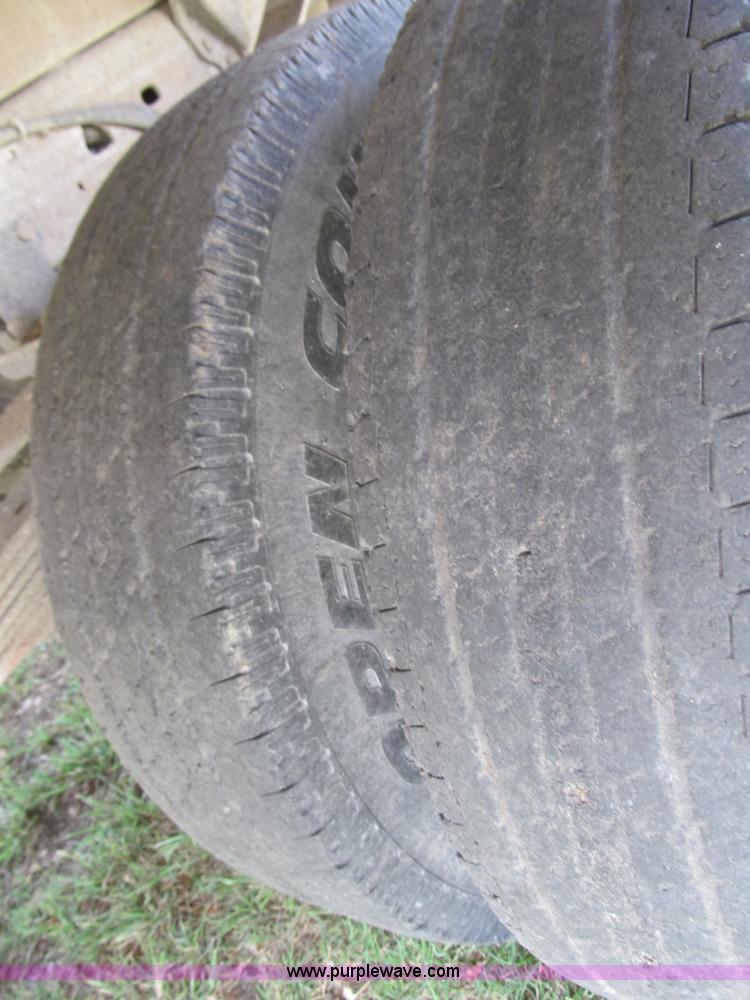 image for item F3009 1999 Ford F350 Super Duty pickup truck