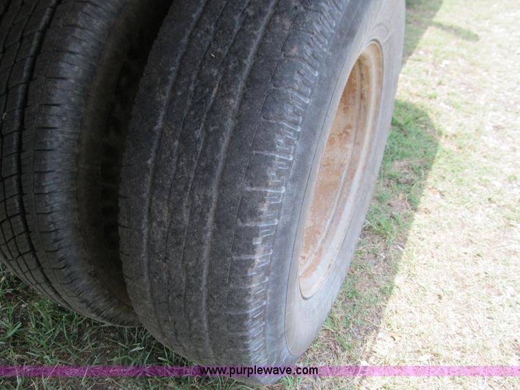 image for item F3009 1999 Ford F350 Super Duty pickup truck