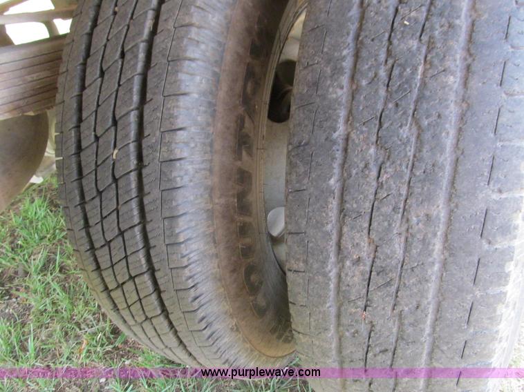 image for item F3009 1999 Ford F350 Super Duty pickup truck