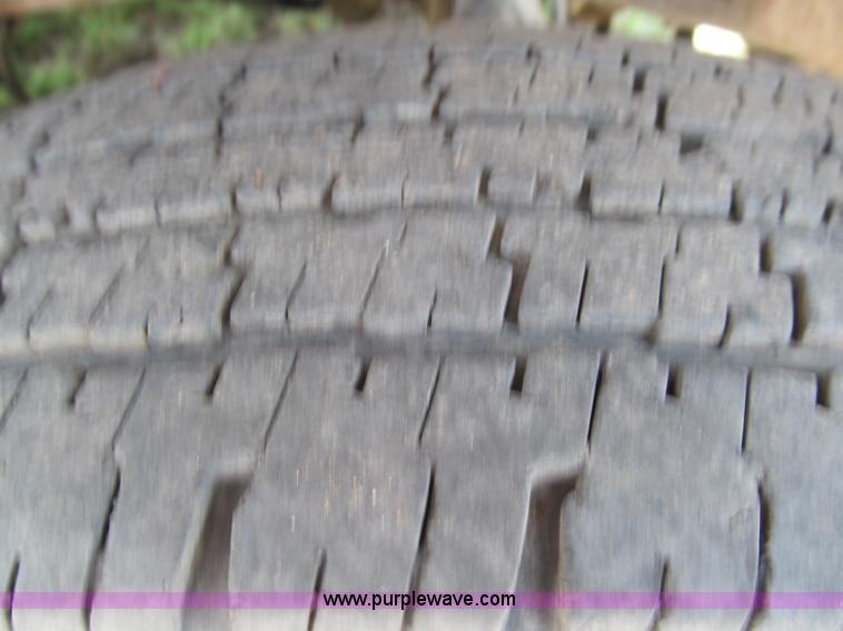 image for item F3009 1999 Ford F350 Super Duty pickup truck